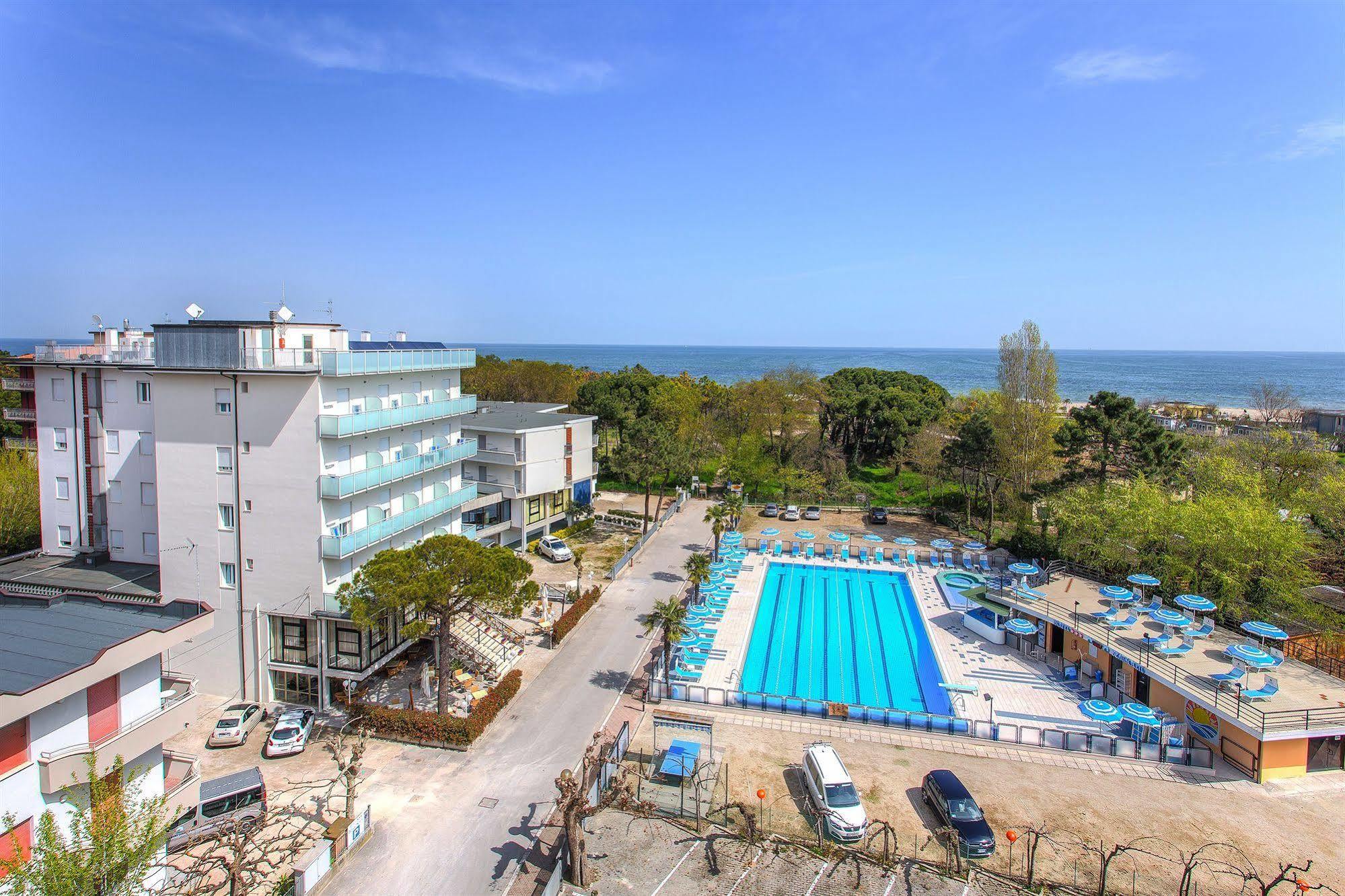 Hotel Beau Soleil تْشيزيناتيكو المظهر الخارجي الصورة